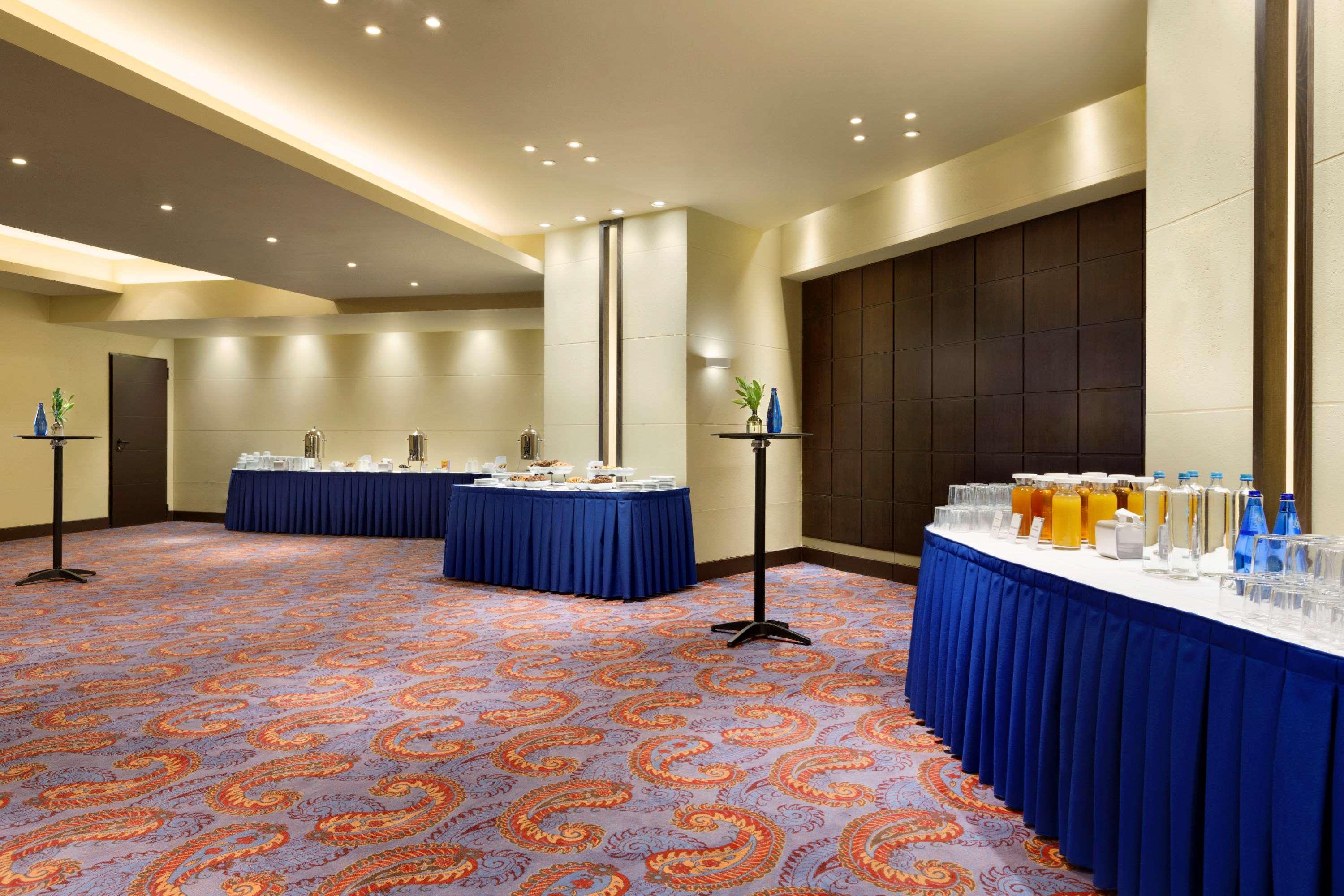 فندق ويندهام جراند أثينا المظهر الخارجي الصورة A buffet at a hotel