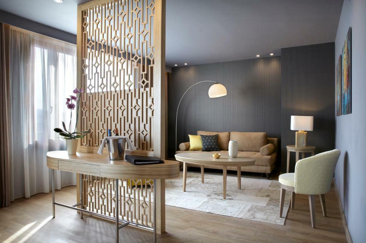 فندق ويندهام جراند أثينا المظهر الخارجي الصورة A room divider